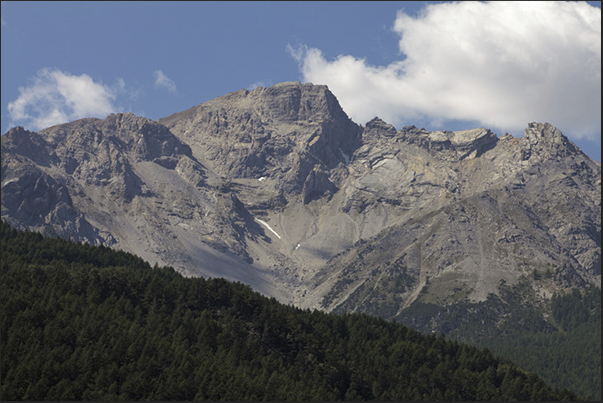 The Grand Hoche mountain, dominates the higt Susa Valley The Grand Hoche mountain, dominates the higt Susa Valley