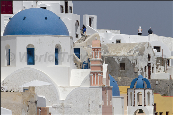 Walking through the maze of narrow streets, is a continuous discovery of panoramic corners