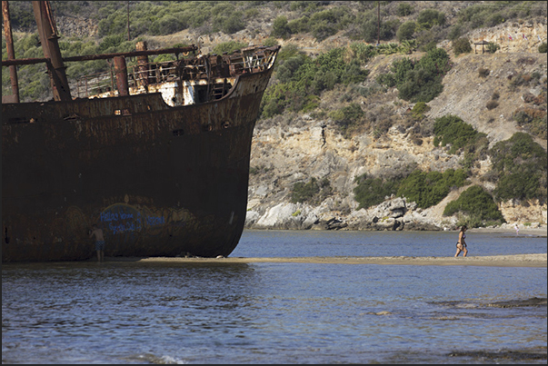 Wreck on the beach of Agios Konstantinos (Lakonikos Gulf) Wreck on the beach of Agios Konstantinos (Lakonikos Gulf)