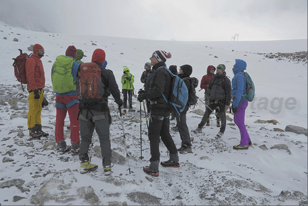 Glacier cableway. Departure from the Grawand mountain (3205 m), towards the glacier Hochjochfermer (2800 m)