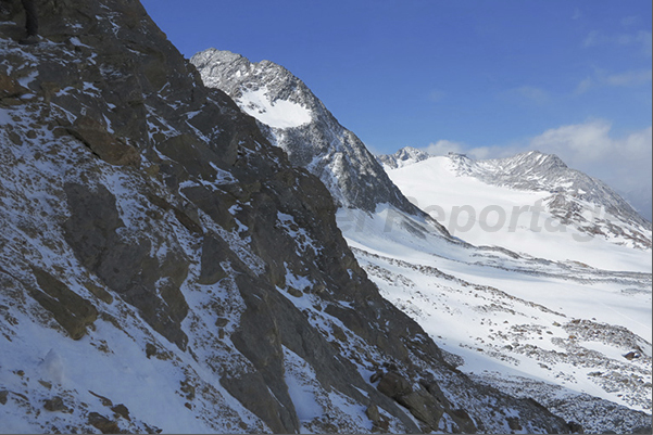 From the stony of glacier Hochjochferner (2800 m), begins the short climb to the Schwarze Wand (3170 m) From the stony of glacier Hochjochferner (2800 m), begins the short climb to the Schwarze Wand (3170 m)