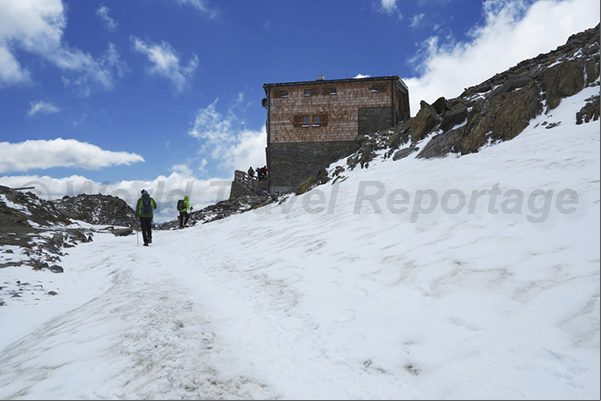 The last stretch of the path of Ötzi, is the climb to the Similaun refuge The last stretch of the path of Ötzi, is the climb to the Similaun refuge