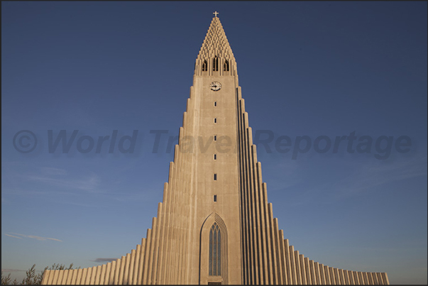 Hallgrímur church called, by the Icelandic, Hallgrímskirkja (architect Guđjón Samúelsson)