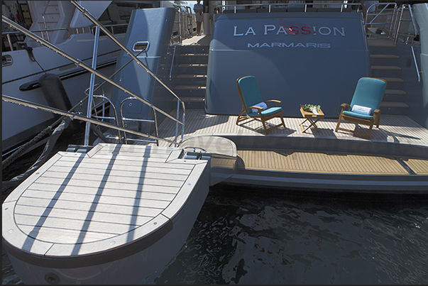 Details and sometimes curious environments, are observed on the stern of the exposed yachts Details and sometimes curious environments, are observed on the stern of the exposed yachts