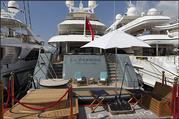 Details and sometimes curious environments, are observed on the stern of the exposed yachts Details and sometimes curious environments, are observed on the stern of the exposed yachts