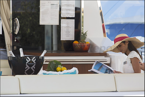 The heat and especially the sun, have distinguished the Boat Show which was held in Cannes last month