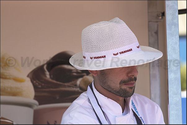 Only solution to protect from the sun was the hat Only solution to protect from the sun was the hat