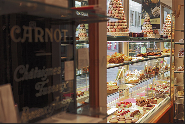 In the old town, there are many shops selling local products such as this “sweet” shop In the old town, there are many shops selling local products such as this “sweet” shop