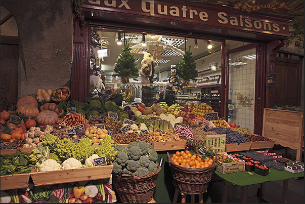 The old arcades. Shop of fruits and vegetables The old arcades. Shop of fruits and vegetables