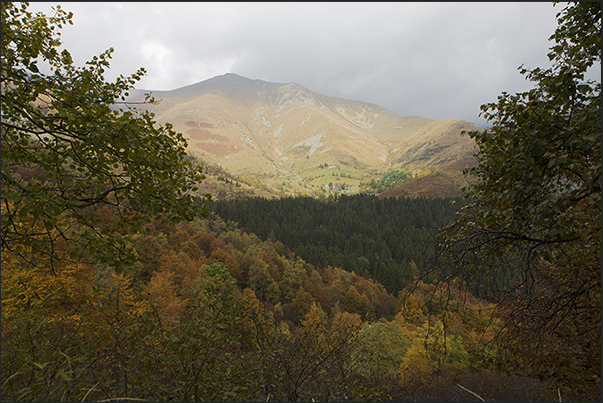 The colors of autumn, cover the Sessera sources The colors of autumn, cover the Sessera sources