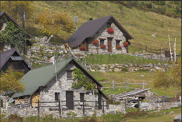 The village of Alpe Artignaga (1390 m)