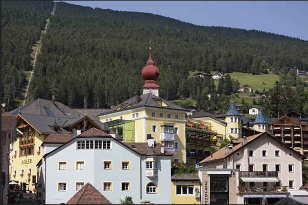 In the valley there are 3 important touristic towns: Selva, Santa Cristina and Ortisei (in the image) In the valley there are 3 important touristic towns: Selva, Santa Cristina and Ortisei (in the image)