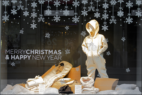 The windows of the shops in the old town are not only decorated for the next Christmas but some shops are really imaginative The windows of the shops in the old town are not only decorated for the next Christmas but some shops are really imaginative