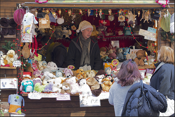 Handy crafts and typical products of Switzerland, are exposed on the stalls for the joy of adults and children Handy crafts and typical products of Switzerland, are exposed on the stalls for the joy of adults and children