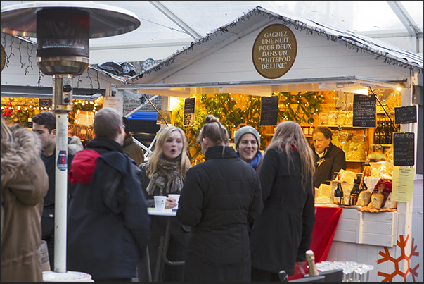 An aperitif in the market before going to dinner