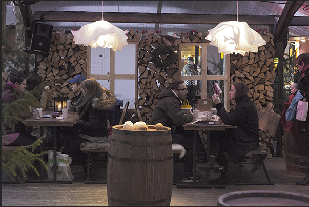 An aperitif in the market before going to dinner