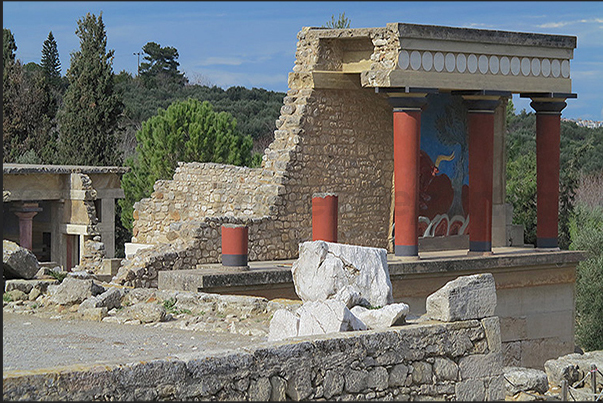 A stretch of arcades give an idea of the magnitude of the temple and how it was originally decorated the palace (Minoan Era) A stretch of arcades give an idea of the magnitude of the temple and how it was originally decorated the palace (Minoan Era)