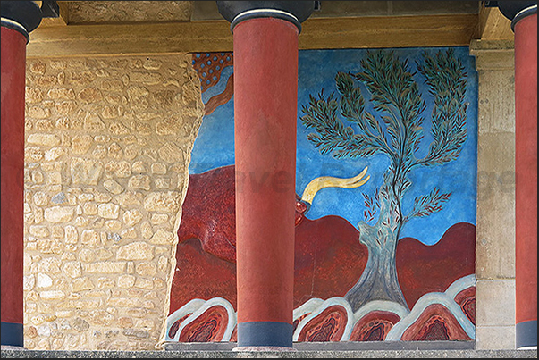 A stretch of arcades give an idea of the magnitude of the temple and how it was originally decorated the palace (Minoan Era) A stretch of arcades give an idea of the magnitude of the temple and how it was originally decorated the palace (Minoan Era)