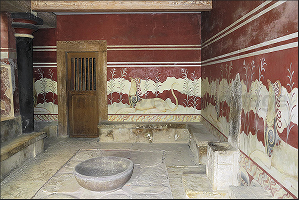 Knossos Temple. The throne room decorated with griffons Knossos Temple. The throne room decorated with griffons
