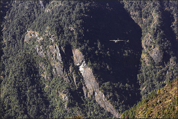 Approach to Lukla airport Approach to Lukla airport