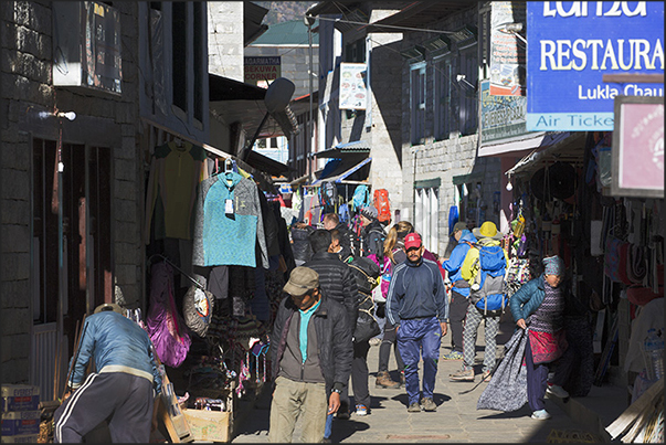 Lukla (2840 m) Lukla (2840 m)