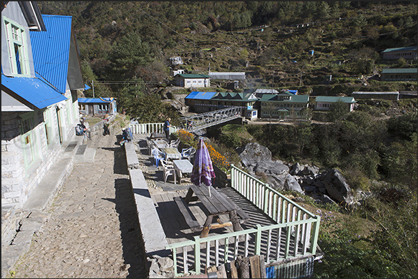 A small restaurant in the village of Thado Koshigaon (2580 m) A small restaurant in the village of Thado Koshigaon (2580 m)