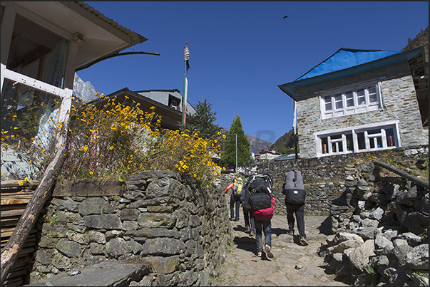 Village of Ghat-Nurning (2592 m) Village of Ghat-Nurning (2592 m)