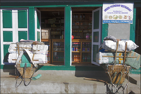 Nurning Village (2592 m). Shop of grocery, water and soft drinks Nurning Village (2592 m). Shop of grocery, water and soft drinks