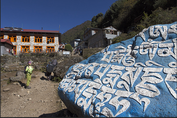 Nurning (2592 m). Prayer stones (Mani)