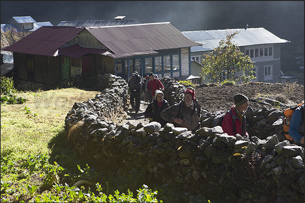 Bengkar village (2630 m) Bengkar village (2630 m)