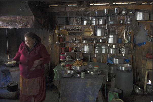 Bengkar village (2630 m). Kitchen of restaurant Bengkar village (2630 m). Kitchen of restaurant