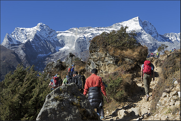 Glacier of Mount Tartikha 6186 m (left) and Mount Kongde 6086 m in front of Namche Bazaar