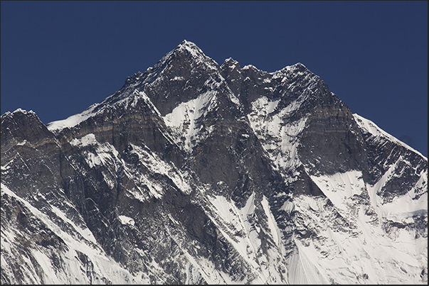 Lhotse (8516 m) Lhotse (8516 m)