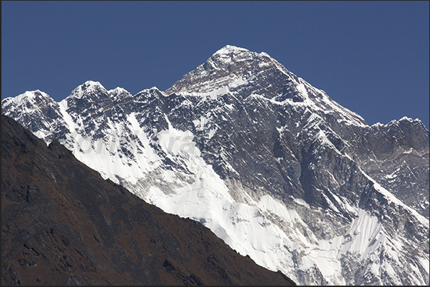Everest (8848 m) Everest (8848 m)