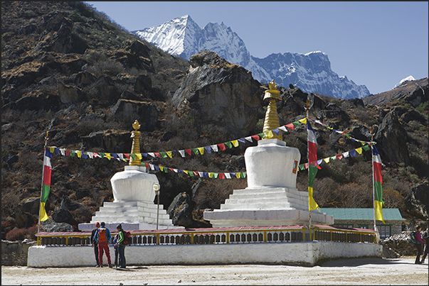 The temple with Stupa in the village square of Khumjung