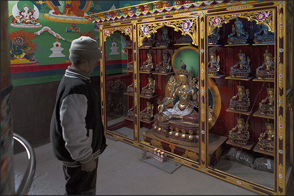 Khumjung village, the monastery where it is kept, according to popular tradition, the skull of a Yeti the Abominable Snowman Khumjung village, the monastery where it is kept, according to popular tradition, the skull of a Yeti the Abominable Snowman
