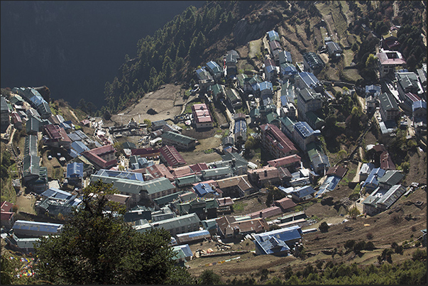 Descent to Namche Bazaar