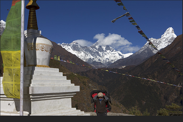 Stop at the Stupa to watch the panorama of the highest mountains in the world covered by clouds Stop at the Stupa to watch the panorama of the highest mountains in the world covered by clouds