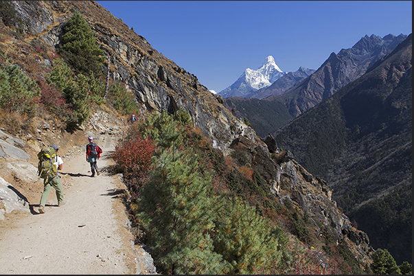 The path to Tengboche and the summit of Mount Ama Dablam (6814 m) The path to Tengboche and the summit of Mount Ama Dablam (6814 m)