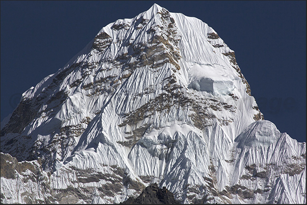 The summit of Ama Dablam (6814 m) The summit of Ama Dablam (6814 m)