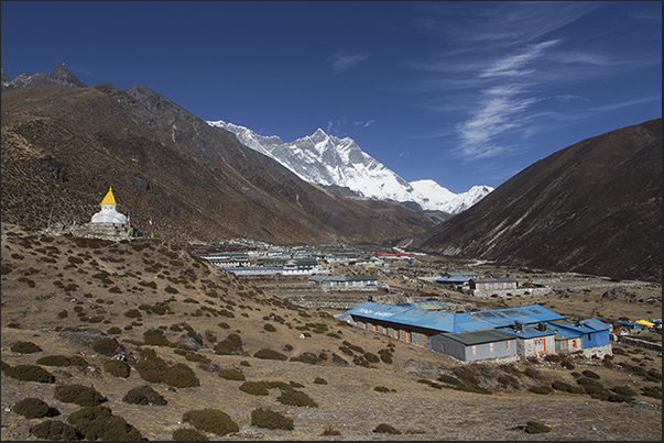 Dingboche (4410 m) Dingboche (4410 m)