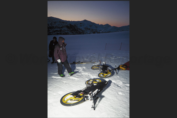 Before the descent, the bicycles are ready for the latest tests