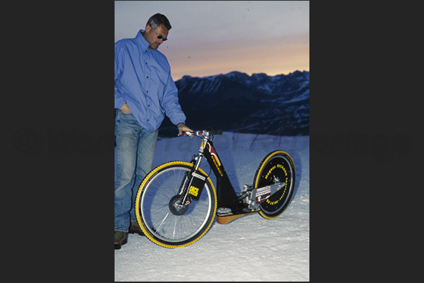 Before the sunrise, the bicycles are ready for the latest tests