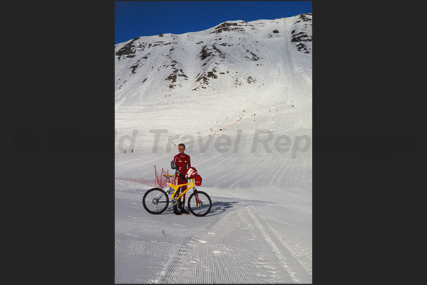 The competitors are prepared to rise at the start of the descent The competitors are prepared to rise at the start of the descent