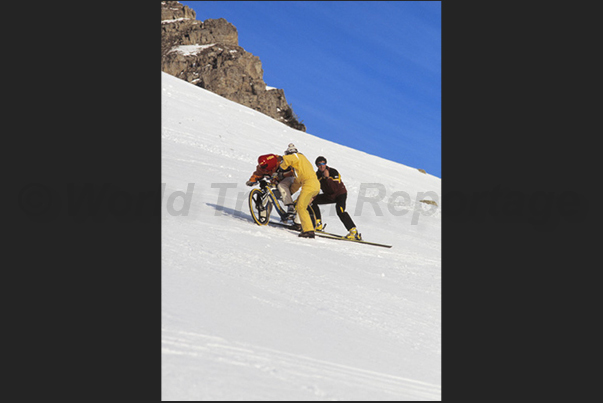 Is not easy to stay balanced on the steep starting to the descent Is not easy to stay balanced on the steep starting to the descent