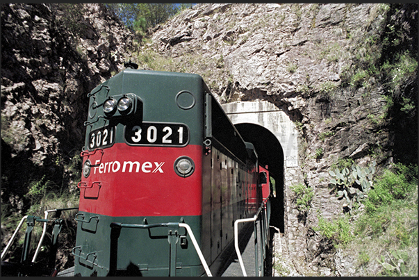 There are 87 tunnels along the line to pass the Sierra Madre mountains There are 87 tunnels along the line to pass the Sierra Madre mountains