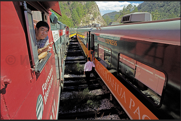 To get to the pass, are necessary 2 locomotives To get to the pass, are necessary 2 locomotives