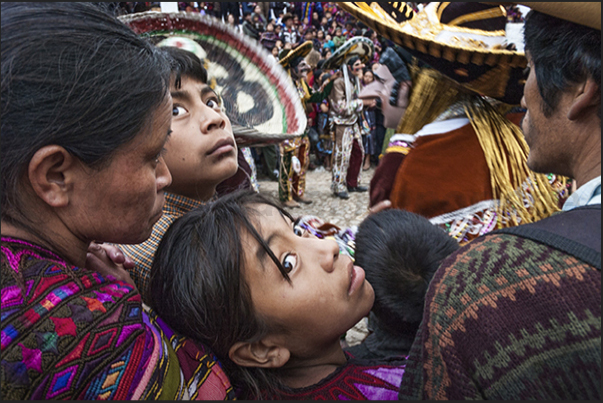 Chichicastenango. Festivities of Santo Tomas (patron of the town). Religious ceremonies with rites of Catholic and indigenous cults