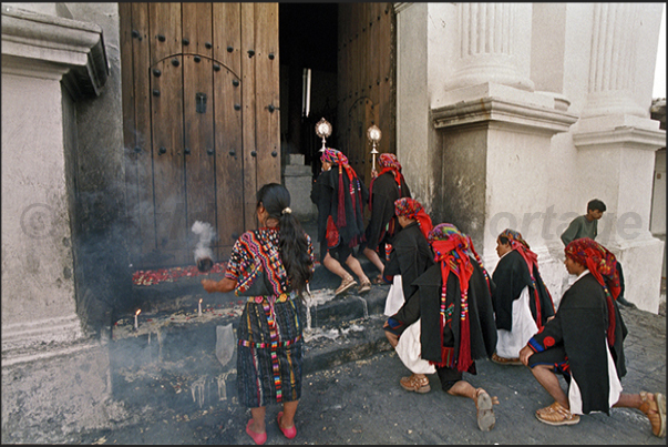 Chichicastenango, the entrance to a confradias