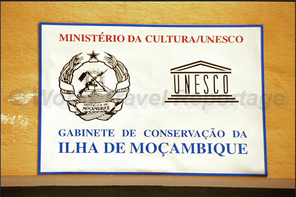 The license plate, exposed on the main road, which certifies that the Isle of Mozambique, is part of the World Heritage List The license plate, exposed on the main road, which certifies that the Isle of Mozambique, is part of the World Heritage List